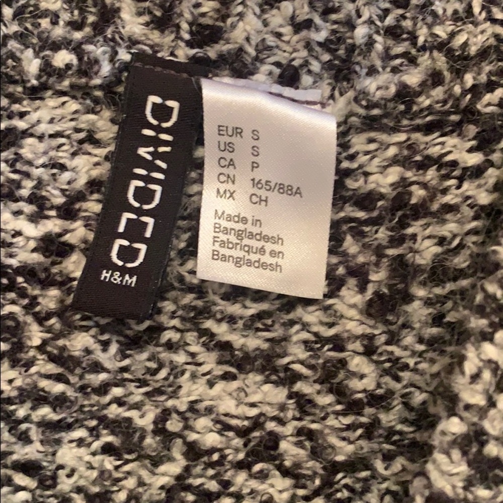H&M Sweater - Picture 8 of 8